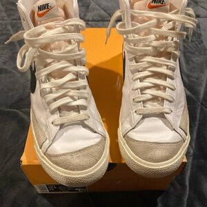 Nike Blazer Mid ‘77 VNTG (EUC)
